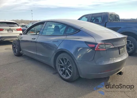 2022 Tesla Model 3 z USA, uszkodzony, nr VIN 5YJ3E1EB9NF127871